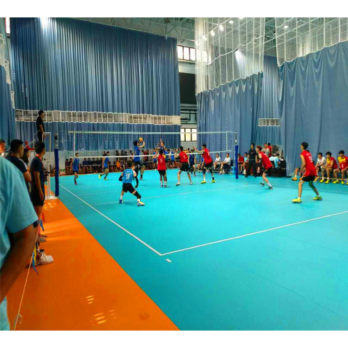 Piso de la cancha de voleibol cubierta