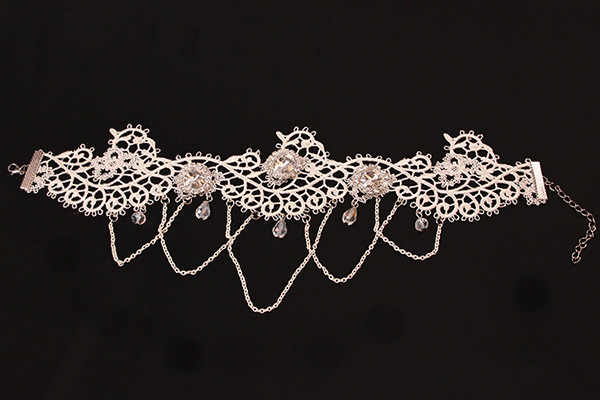 White lace Necklet