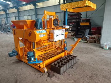 Mobile Block Machine for Efficient Concrete Brick Production