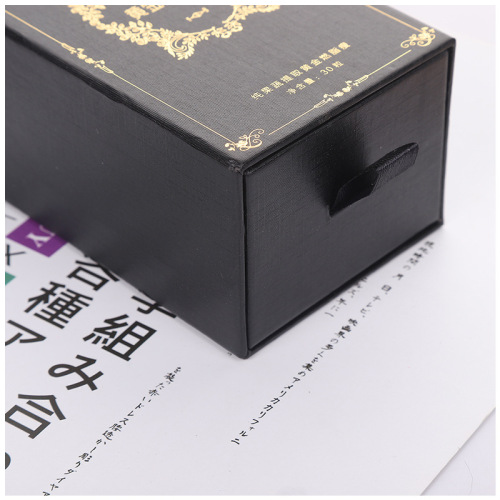 Коробка с ящиком из черного ресниц
