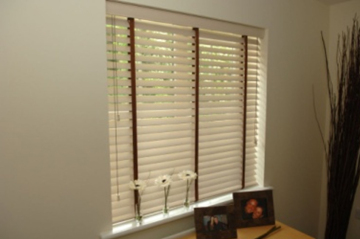 Indoor ladder tape venetian blinds