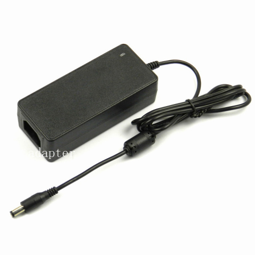 8 Volt 5AMP DC adapter tápegység 2. osztály