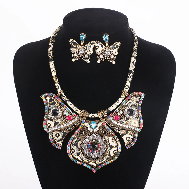 Retro Two-Piece Necklace and Earrings Set