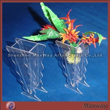 Clear decent cup-shaped acrylic/perspex vase/flower vase