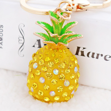 2016 new arrival popular wholesale pineapple resin rhinestone keychains