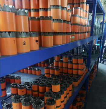 Casing shoe, casing shoe bit, casing protector