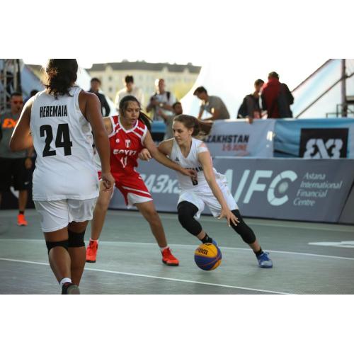 Fiba3x3 SES Enlio entrelazando los azulejos de la corte deportiva 12