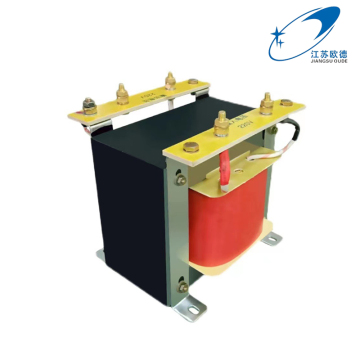 Single-phase isolated power transformer