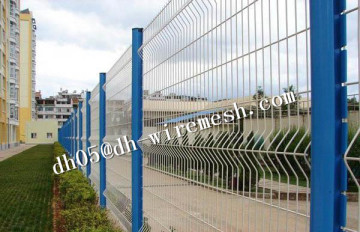 Powder painted metal triangle bended fence/ Welded Curved Fence