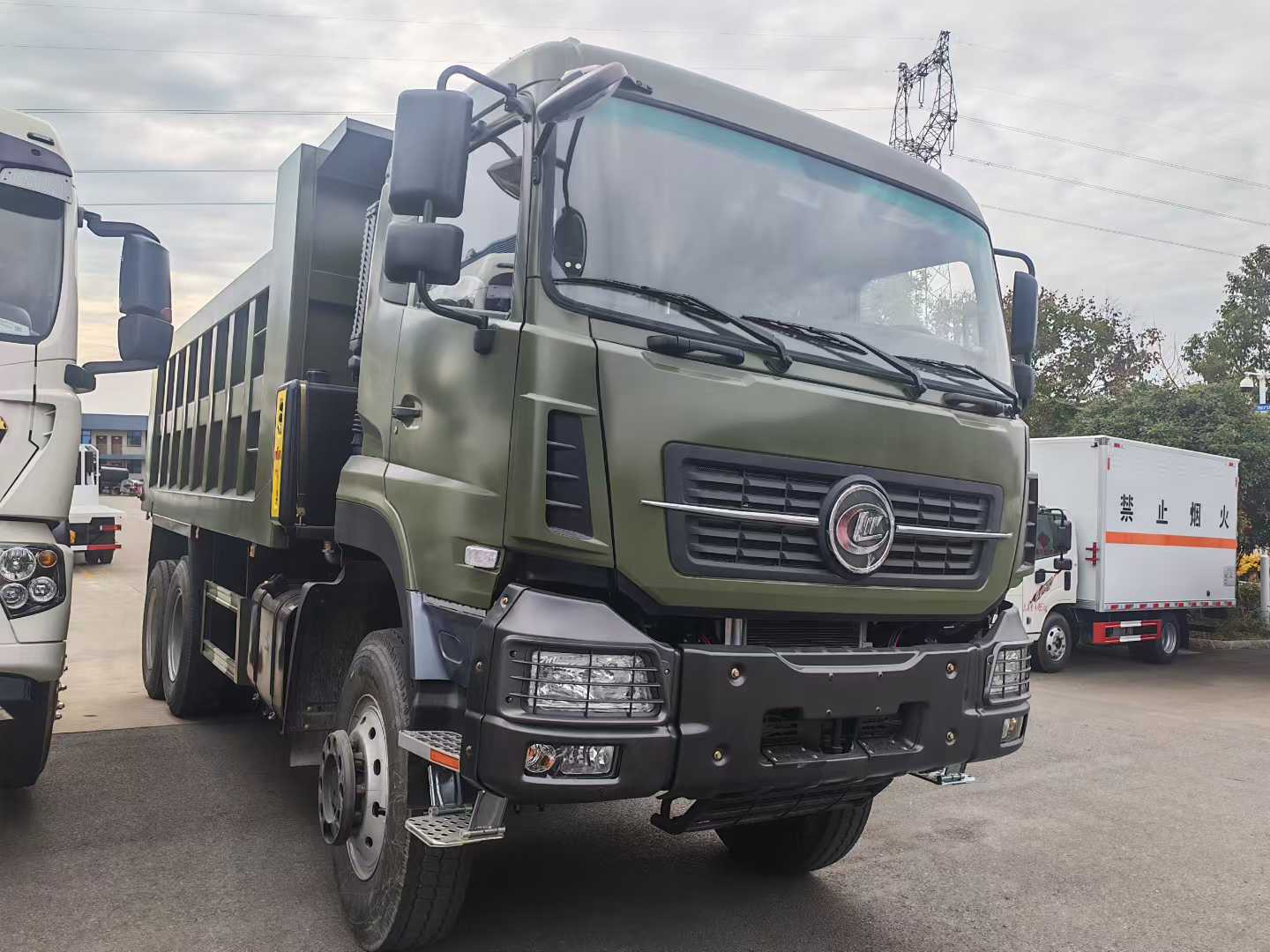Эффективный сверхмощный самосвал для промышленного использования Efficient Heavy Duty Dump Truck for Industrial Use