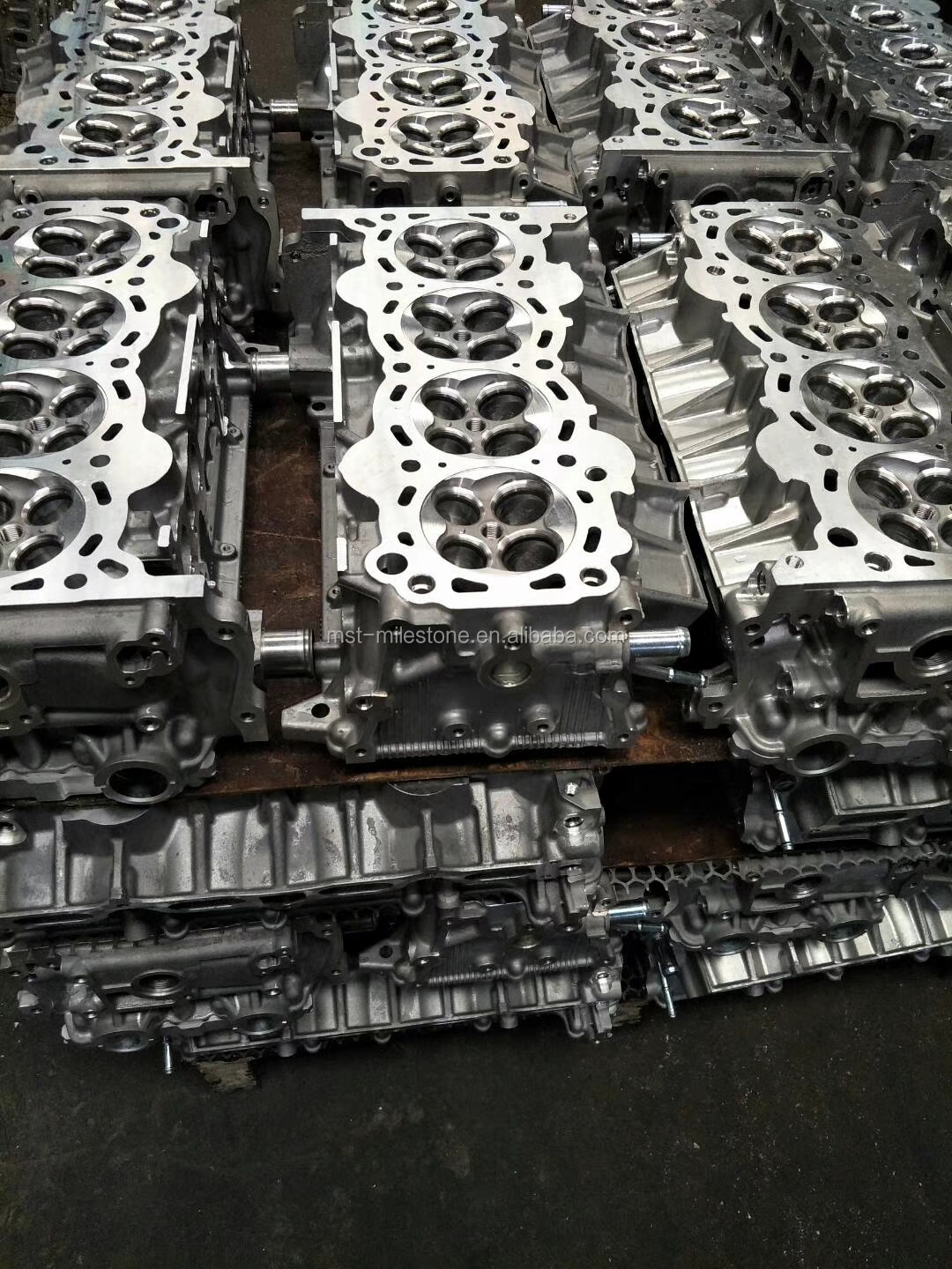 Engine parts head cylinder Z650 cylinder head for B7000