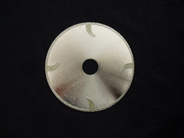 Continuous rim Electroplated blades with J protections and flange