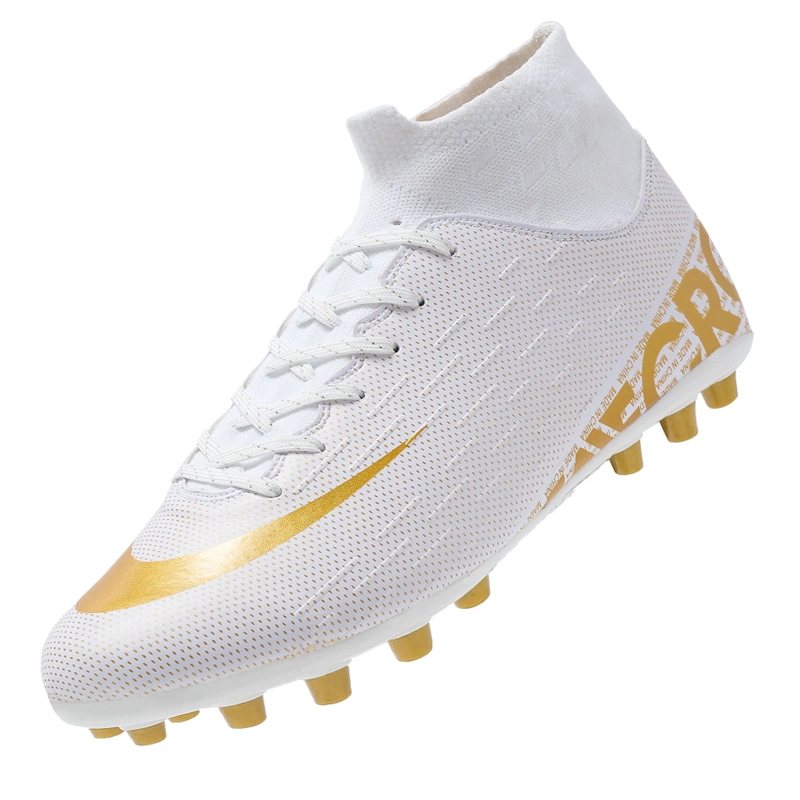 Customize Made Light Weight Breathable PU Soccer Shoes, Men's Football Sports Shoes