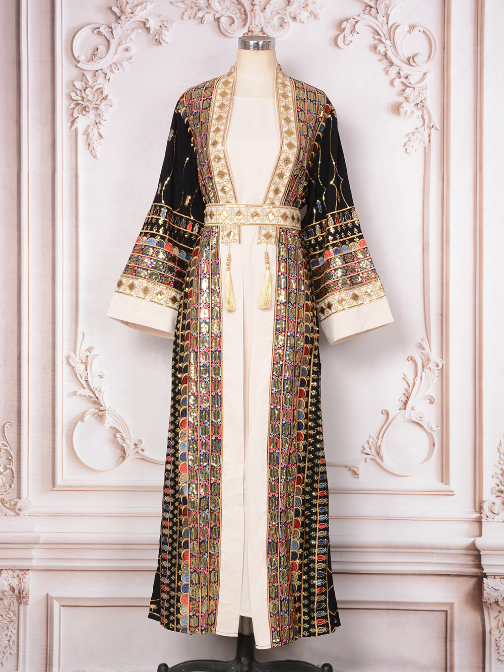 جزییات ست عبای منگوله دوزی شده Luxury Abaya Set with Inner Dress
