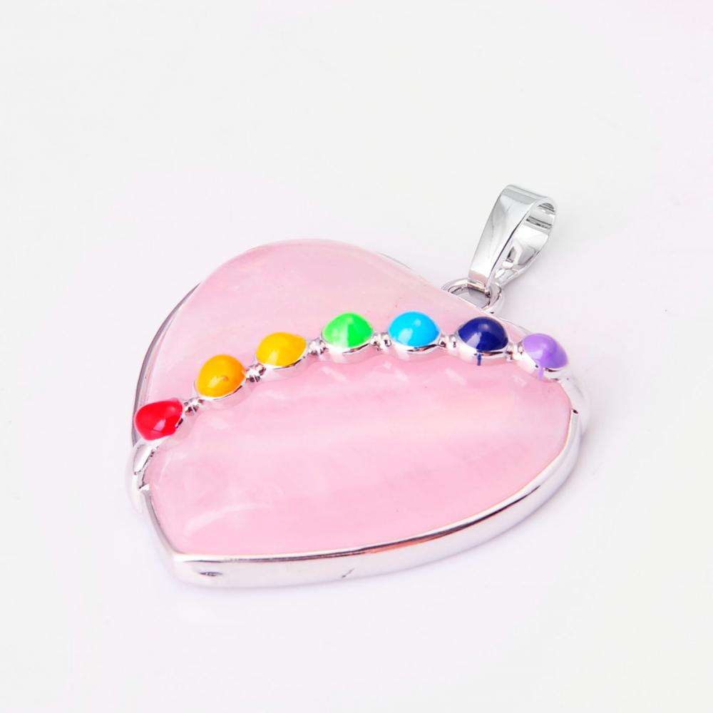 Pendentif en forme de coeur de quartz Rose Rose avec sept chakras