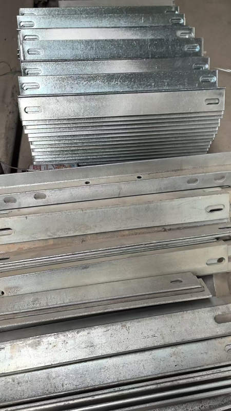 Integrated Distribution Box Mounting Cross Arm