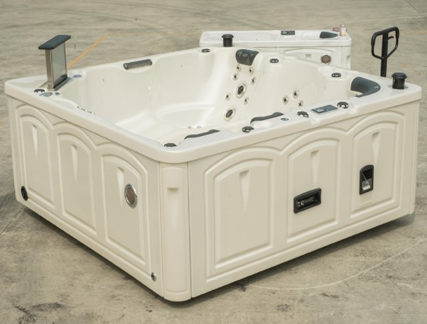 Cleopatra hot tub outdoor