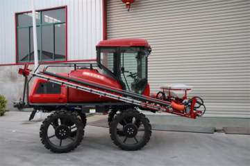 Agricultural self-propelled boom sprayer