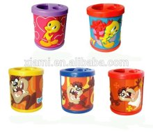 high level engraved lovely little yellow duck embossing silicone pen holder