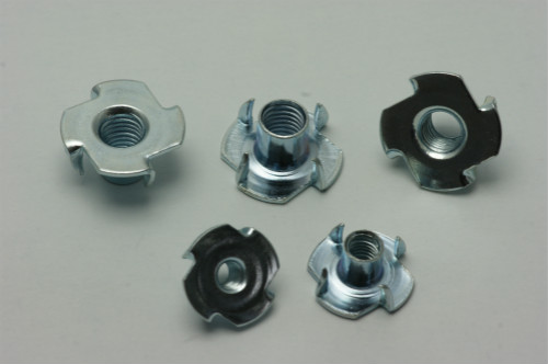 DIN1624 Zinc Plated 4 Prongs Tee Nuts 