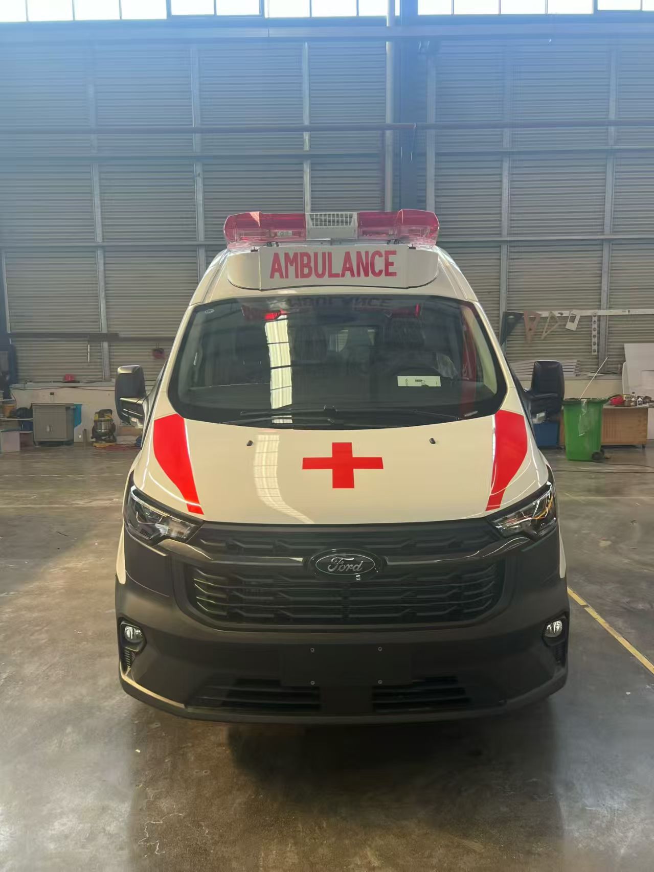 Специализированная машина скорой помощи для экстренных служб Specialized Ambulance Vehicle for Emergency Services