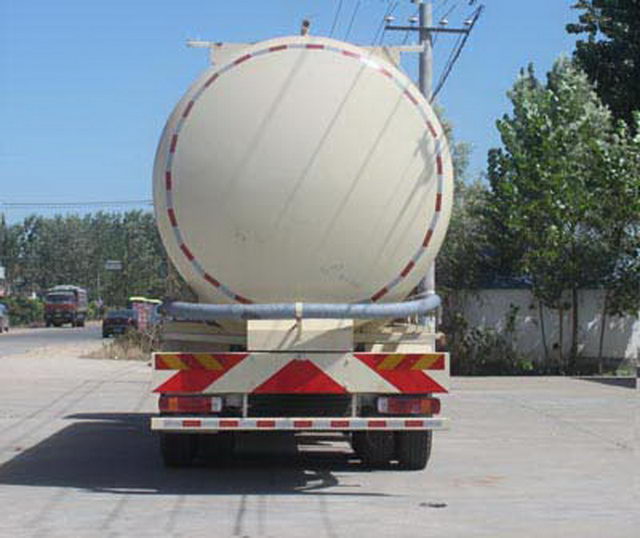 SINOTRUCK Steyr 33000Litres Bulk Powder Transport Truck