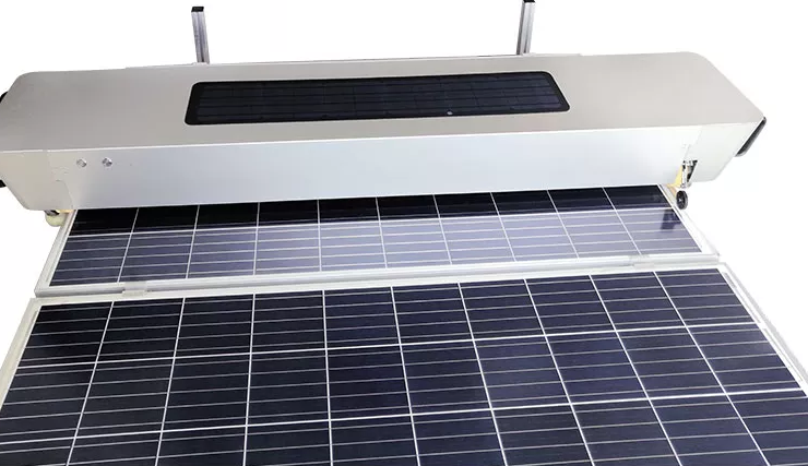 GPRS -Steuerung Automatische Solarpanel Reinigung Bürstengeräte Roboter Vakuum -Panel -Roboter für Länge 1950mm Solarpanel Roboter