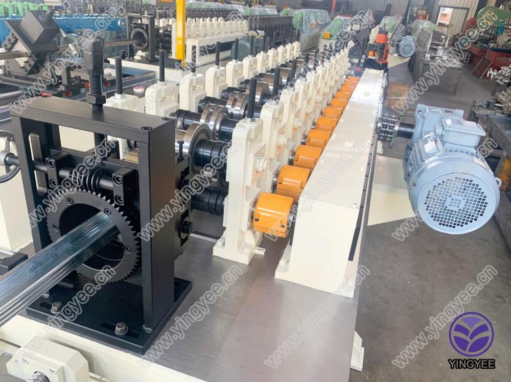 Light Keel Roll Forming Machine With Gearbox