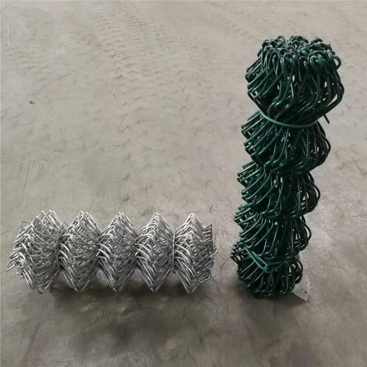 Galvanized Low Carbon Steel Wire Chain Link Fence