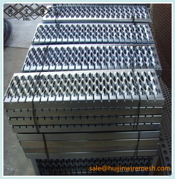 Wholesale anti skid perforated stair treads