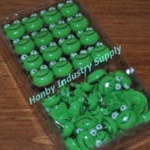 Green Colored Plastic Frog Shaped Thumb Tack for Office and Home Decoration (H0113D)
