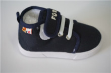 The boy injection warm shoes