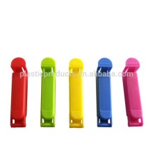 Plastic bag sealing clips