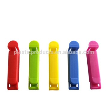 Plastic bag sealing clips