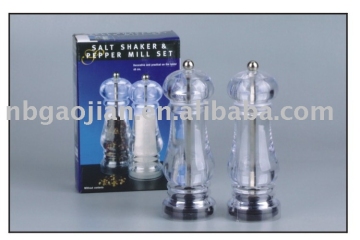 salt and pepper mill set
