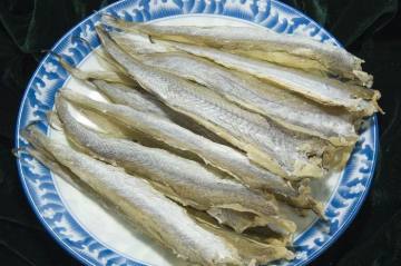 dried blue whiting fish fillet with shin