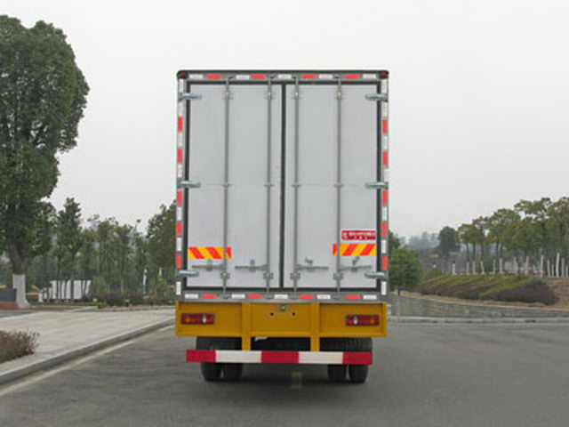 DFAC Tianjin 6.1m مبردة شاحنة