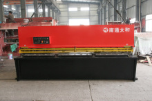 hydraulic shearing machine