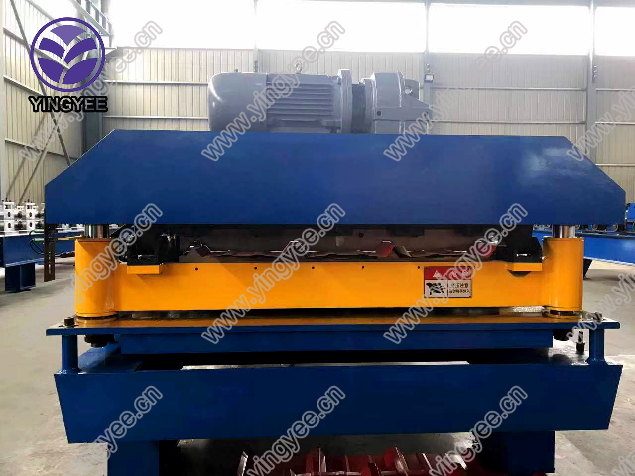 Trapezoid roof sheet roll forming machine