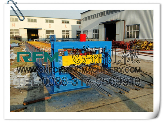 Good service galvalume roof sheet roll forming machine supplier