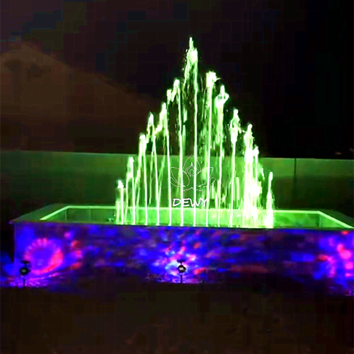 Proyecto de EE. UU. Fuente de agua de pavo real colorida