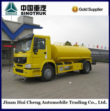 Sinotruk howo 4x2 driving 3000 gallon fuel tank