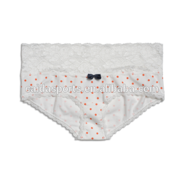 Nice lace on waistband and leg-openings lovely brief