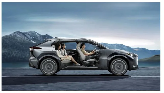 Wholesale New Energy Vehicle Electric Hybrid Power Car Sedan 5 Seats 4 Wheels with Low Price