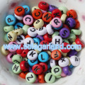 Perles d&#39;alphabet de mélange rond en acrylique, perles de lettre A à Z 4 * 7MM