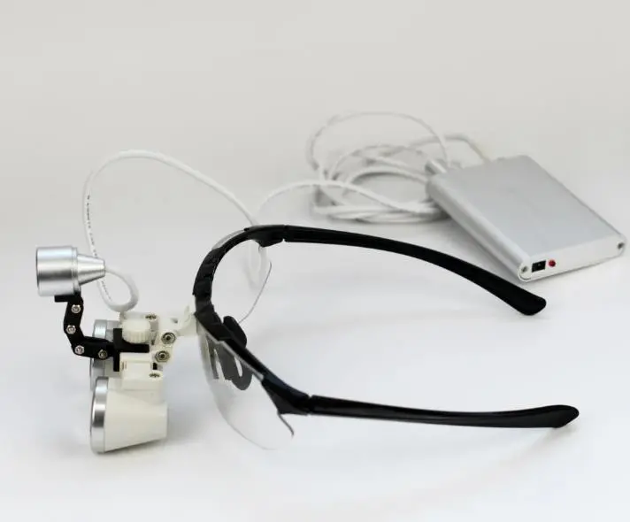 2020 Hot Sale Dental Surgical Binocular Ttl Loupe and LED Head Light for Surgery