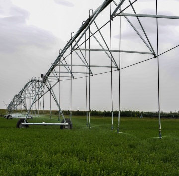 Conponents of wheel center pivot irrigation systems