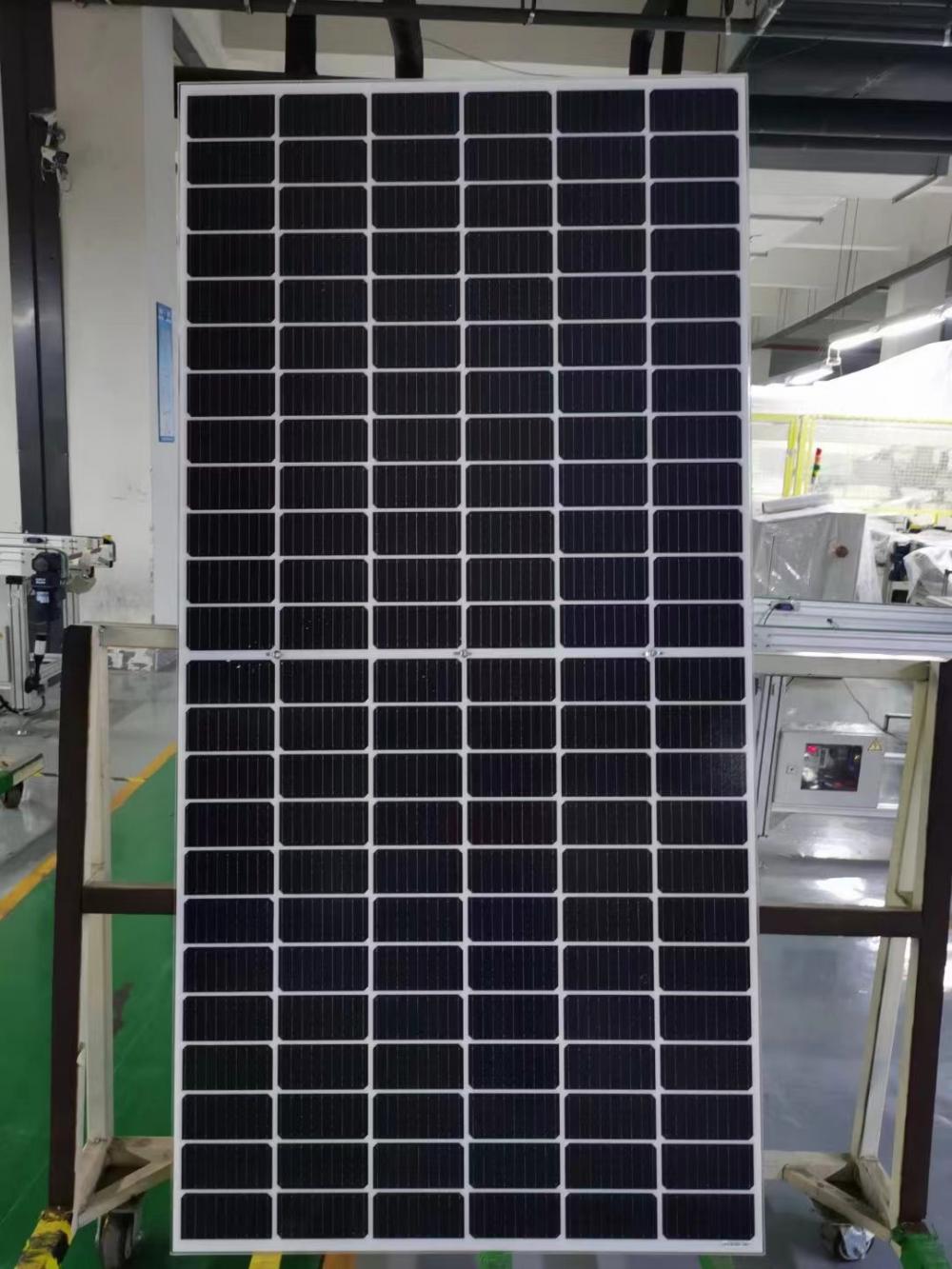 Dalam stok 480W semua kilang panel solar hitam