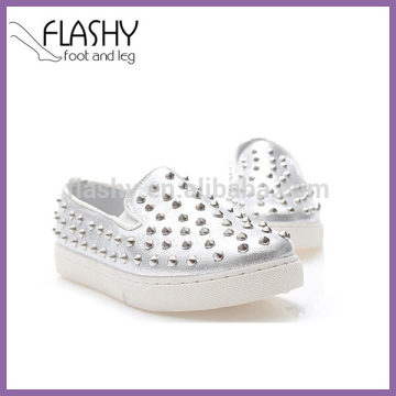 Wholesale women slip on loafer shoes flat casual shoes with rivet