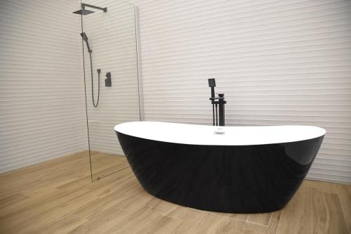 الفاخرة الكلاسيكية السوداء حوض الاستحمام الاكريليك